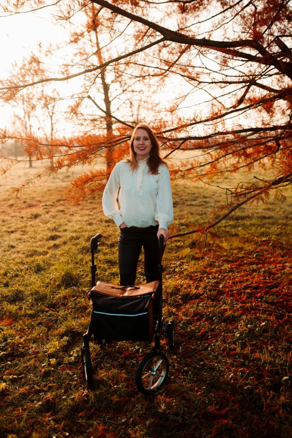 Marieke Woltersom met rollator